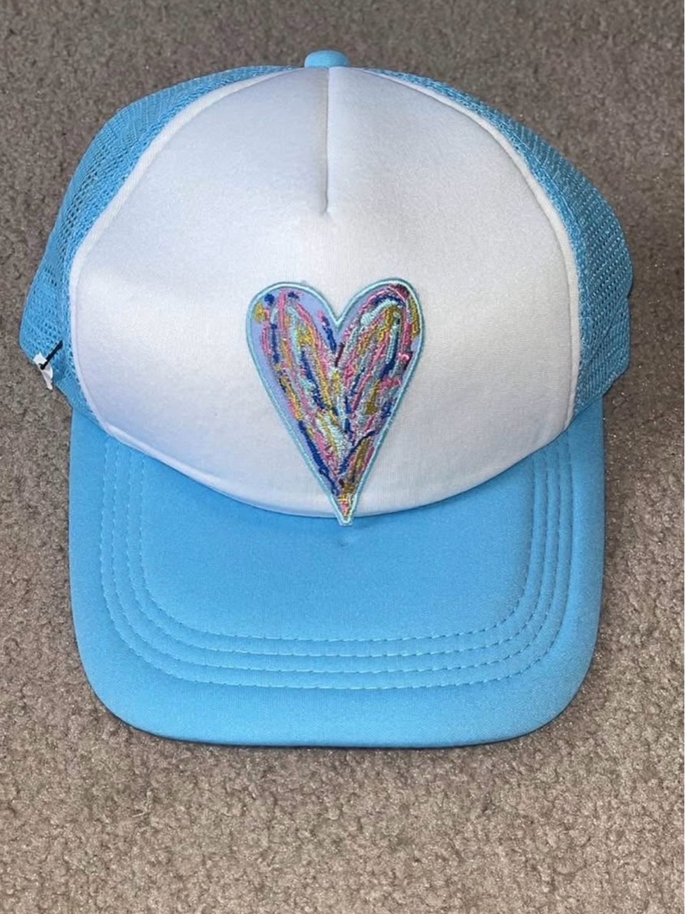 New without tags Heart patch trucker hat
